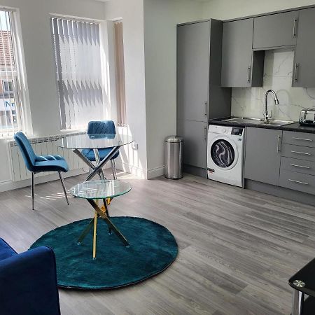 1 Bed Flat, Airport Pick, Drop Available Fibre Broadband, New, Washer Dryer, 10 Mins From City Centre Дартфорд Екстериор снимка