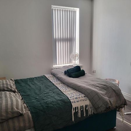 1 Bed Flat, Airport Pick, Drop Available Fibre Broadband, New, Washer Dryer, 10 Mins From City Centre Дартфорд Екстериор снимка