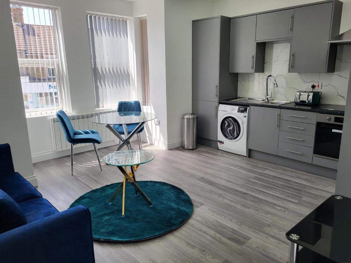 1 Bed Flat, Airport Pick, Drop Available Fibre Broadband, New, Washer Dryer, 10 Mins From City Centre Дартфорд Екстериор снимка