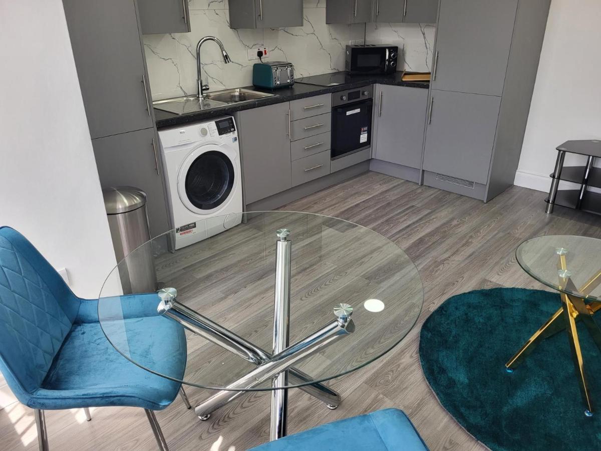 1 Bed Flat, Airport Pick, Drop Available Fibre Broadband, New, Washer Dryer, 10 Mins From City Centre Дартфорд Екстериор снимка