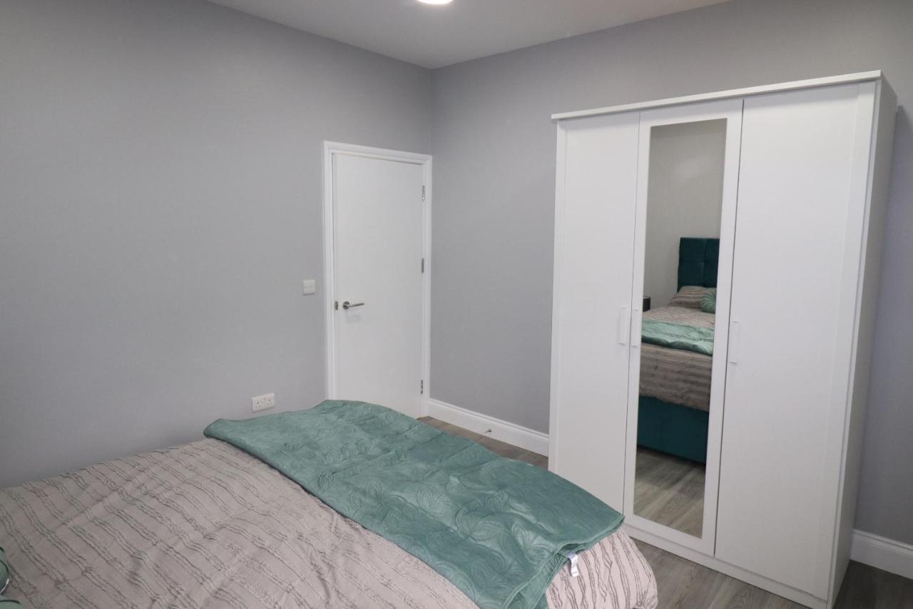 1 Bed Flat, Airport Pick, Drop Available Fibre Broadband, New, Washer Dryer, 10 Mins From City Centre Дартфорд Екстериор снимка