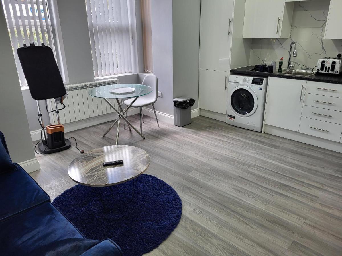 1 Bed Flat, Airport Pick, Drop Available Fibre Broadband, New, Washer Dryer, 10 Mins From City Centre Дартфорд Екстериор снимка