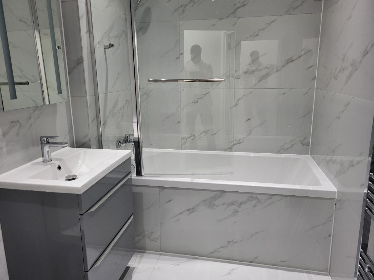 1 Bed Flat, Airport Pick, Drop Available Fibre Broadband, New, Washer Dryer, 10 Mins From City Centre Дартфорд Екстериор снимка